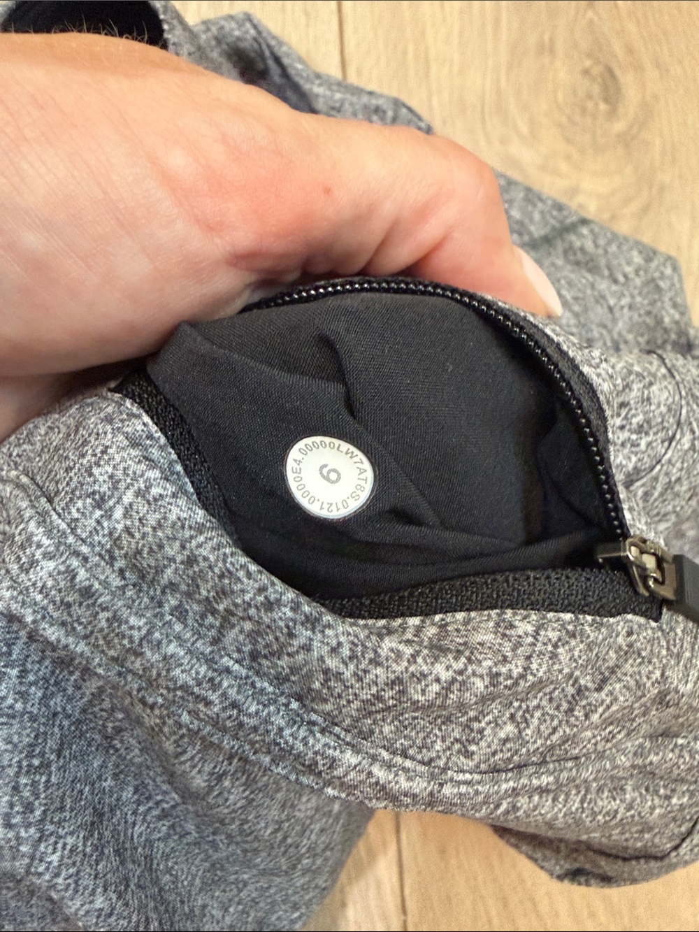 Lululemon hotty hot shorts size 6. Great condition - Picture 3 of 3